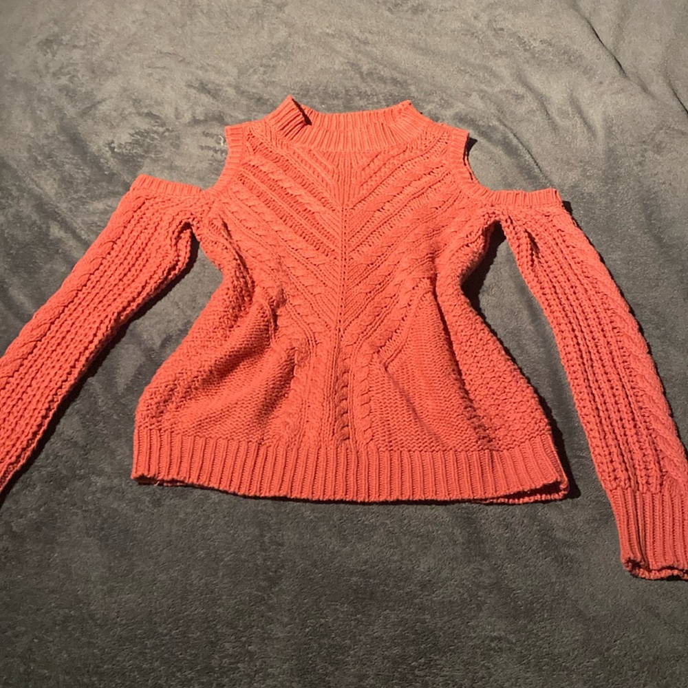 Simple and cute pink no shoulder sweater